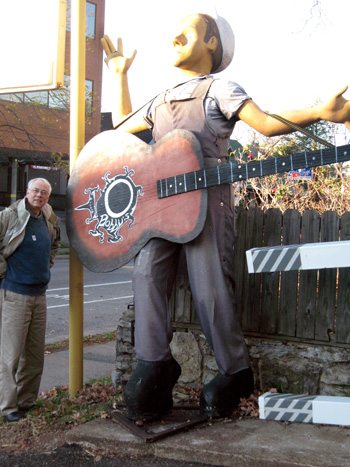 bigidlehourguy21 Alan is getting kinda tired of me making him pose with every weird thing we see. But he did agree to this one in the parking lot of the Idle Hour on 16th Ave. So.
