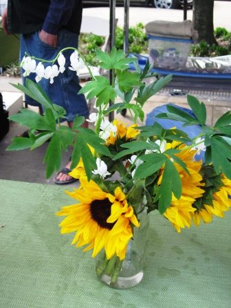 flowersatbooth This cheerful little arrangement greeted folks as they approached the official Market Square Farmers' Market booth. Perfect.