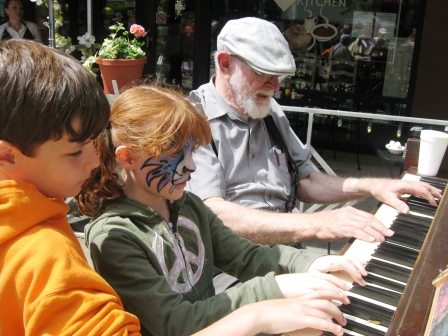pianoman John E. Walker had a piano out on Market Square in front of Market Square Kitchen. He let passing children join him at the keyboard. He specializes in piano moving and tuning. Interesting marketing tactic!
