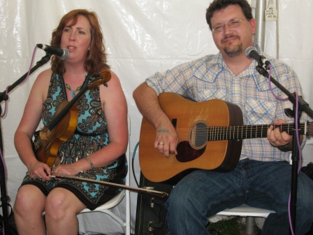blackberry-musicians Musicians Sarah Pirkle and Jeff Barbra provided entertainment while we waited for the final prep of the food.