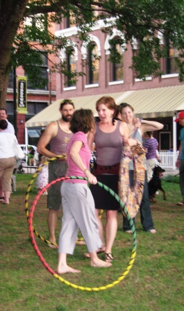 hoola-two About a dozen hula hoopers were sharing the grassy area.