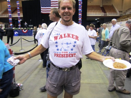 cas-for-prez Hahaha! Loved this Cas Walker for President t-shirt worn by Jim Golden.