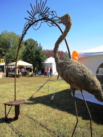 welcome This whimsical sculpture welcomed everyone to the registration tent.