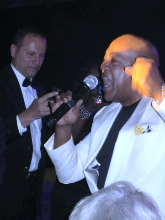 peabo4 Tom Catani uses his cell phone (of course!) to capture a memory.