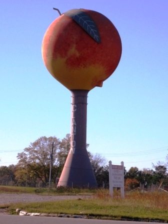big-peach A water tower to be proud of!