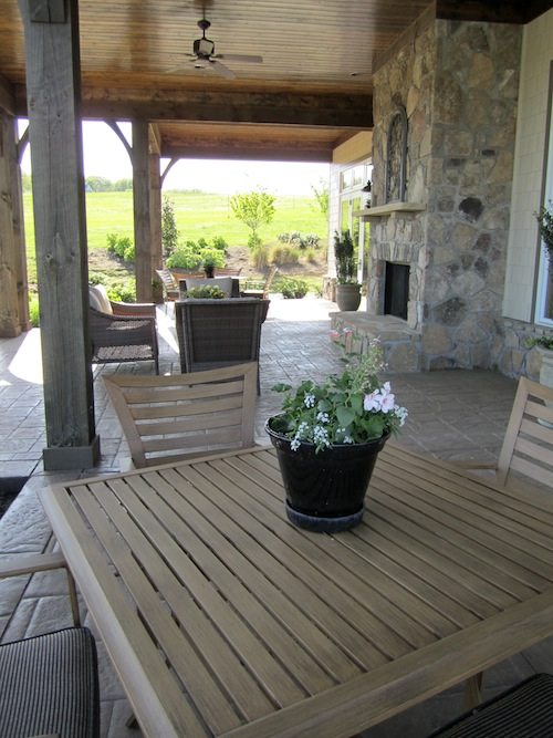 What a lovely porch.