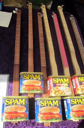 canjos Here is a close-up. Yet another use for Spam!