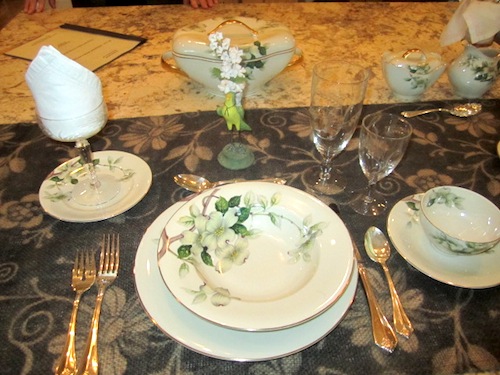 china-want I fell absolutely in love with this antique china in the kitchen. Scott Bishop of Westwood Antiques decorated the room.