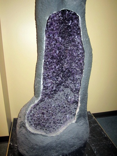 giant-amesthyst This giant amethyst was in the entrance to the television studio portion of the building.