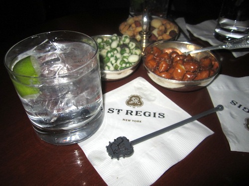 st-regis-snacks The snacks here were perfect: wasabi peas, pretzels and nuts.