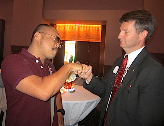 saul-and-tim News Sentinel photographer Saul Young, left, gets a fist bump from Mayor Tim Burchett.