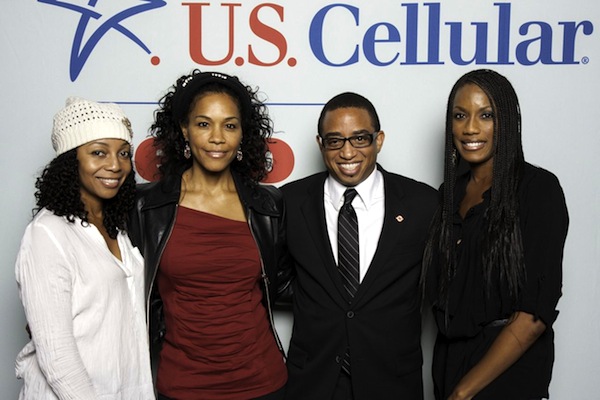 damon-and-en-vogue Damon Rawls, president of the Urban League Young Professionals group here, poses with members of En Vogue, the evening's musical entertainment. From left, Terry Ellis, Cindy Herron and Rhona Bennett. Lucky guy! (Photo by John Black Photography)