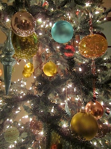 tree-close The folks at G&G Interiors told me the "in" color for Christmas this year was turquoise. I think Kreis Beall agrees.