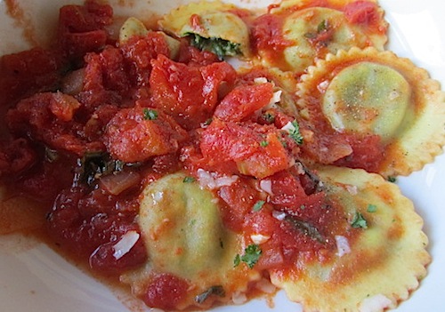 spinach-and-roasted-garlic-ravioli I ordered spinach and roasted garlic ravioli with tomato basil sauce. It was so good!