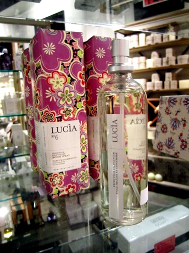 room-spray Or room spray.