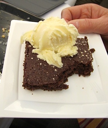 beer-brownie Oh, my God! Brownies made with porter for dessert!
