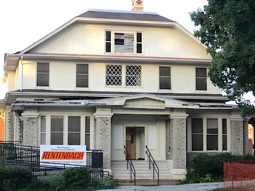 weston-fulton-house This is the Weston Fulton House and it is slated to be torn down by UT. Located at 900 Volunteer Boulevard, it was built in 1913 by Knoxville industrialist Weston Fulton, who lived in it for 30 years. It also has been a hospital.