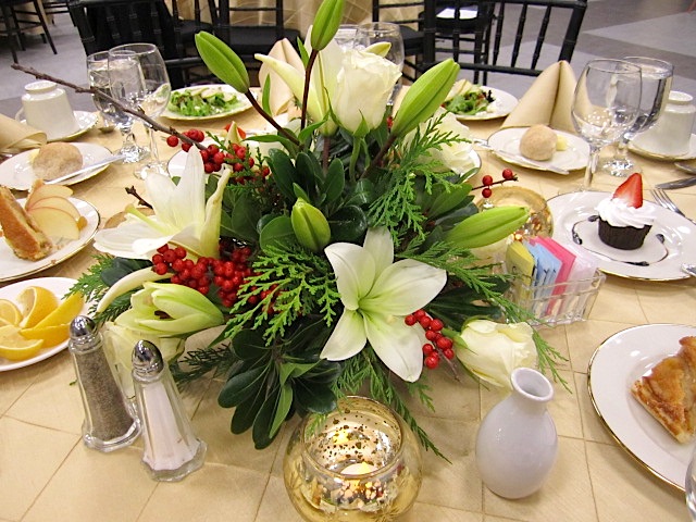 Centerpieces were seasonal and pretty.