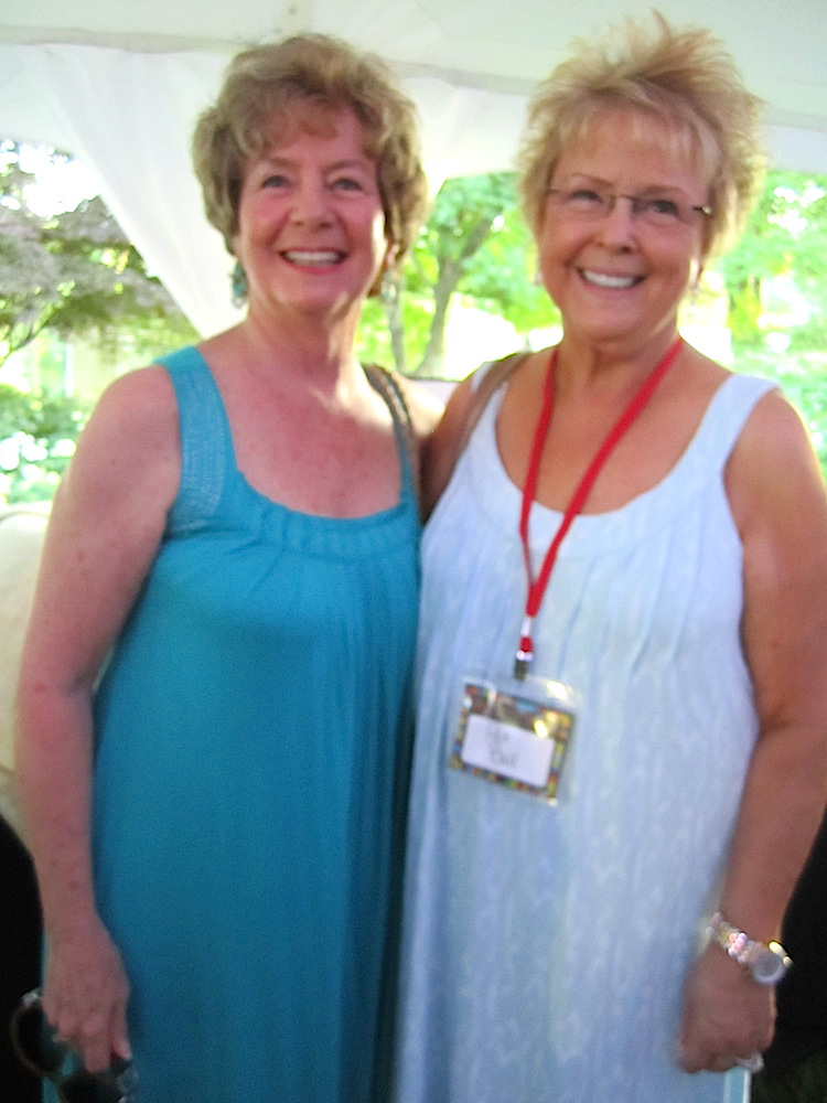 Sharon Lord, left, and Pat Ball, a former Knoxvillian who was visiting from Texas.