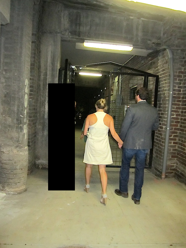 This way to the courtyard!