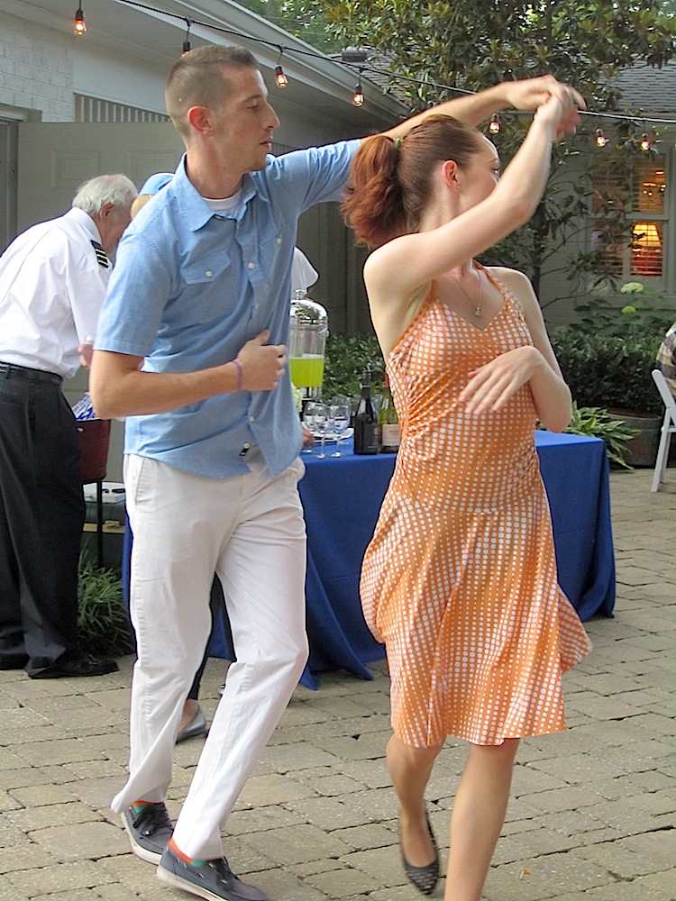When we sat down, some professional dancers put on a floor show.