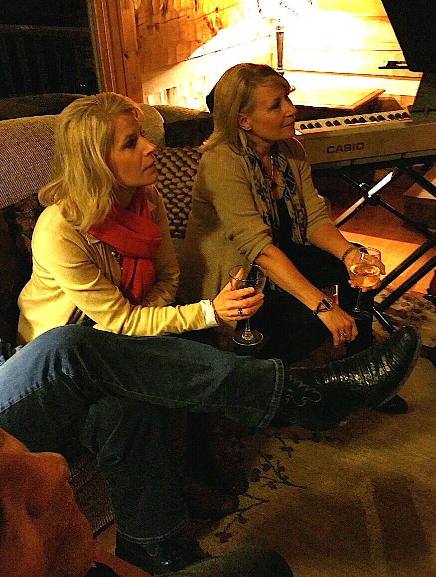 Michell Witt, left, and Marga McBride, listening to Tennessee Schmaltz.