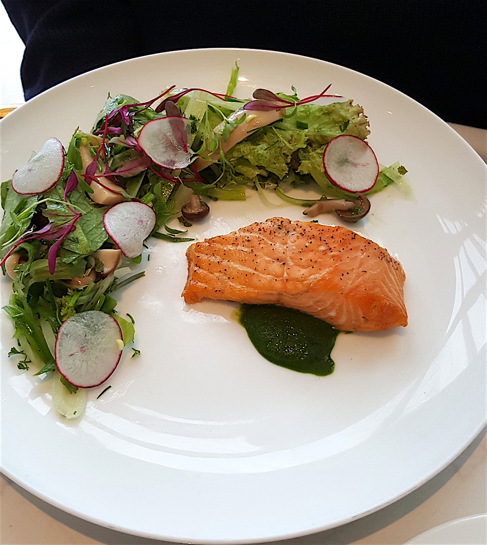 Alan ordered salmon and really enjoyed it. As you can see, the portion size was roughly a third of the size served at The Players.