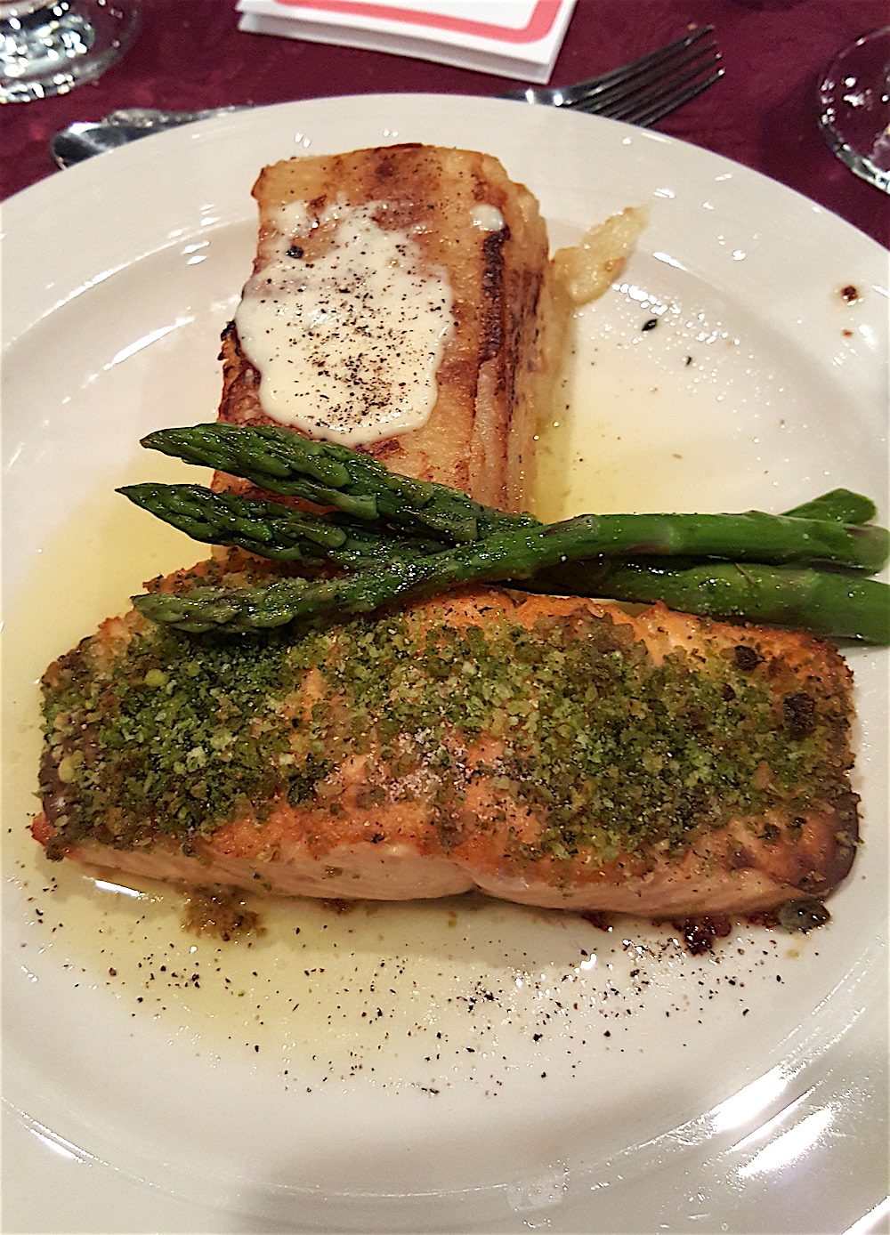 I loved my spinach and Dijon crusted salmon. (The portions were extremely generous -- especially for lunch.)