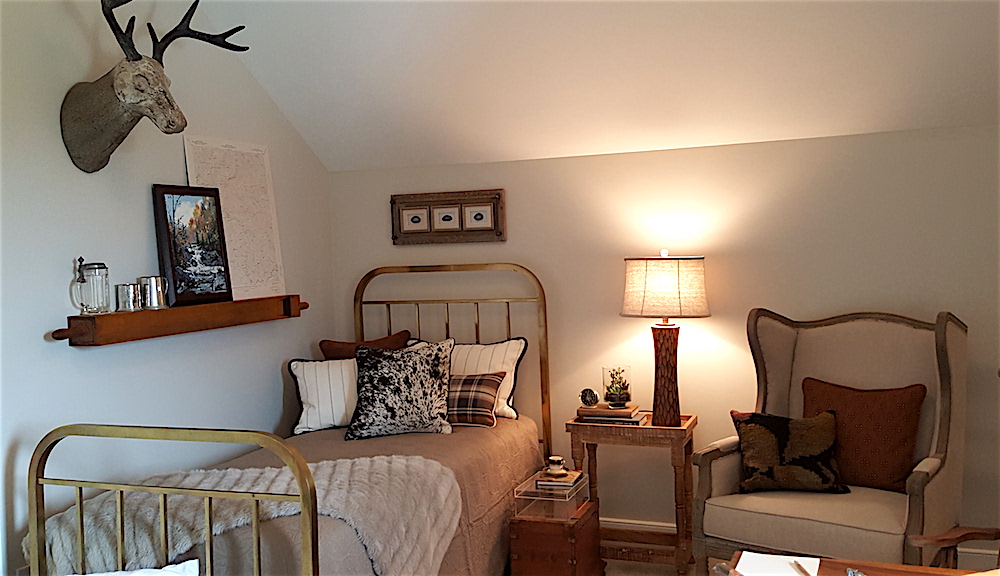 I loved this guest room designed by Susan A. Slagle of Dominick's Antiques and Elegance. That deer head is so much better than the real thing.