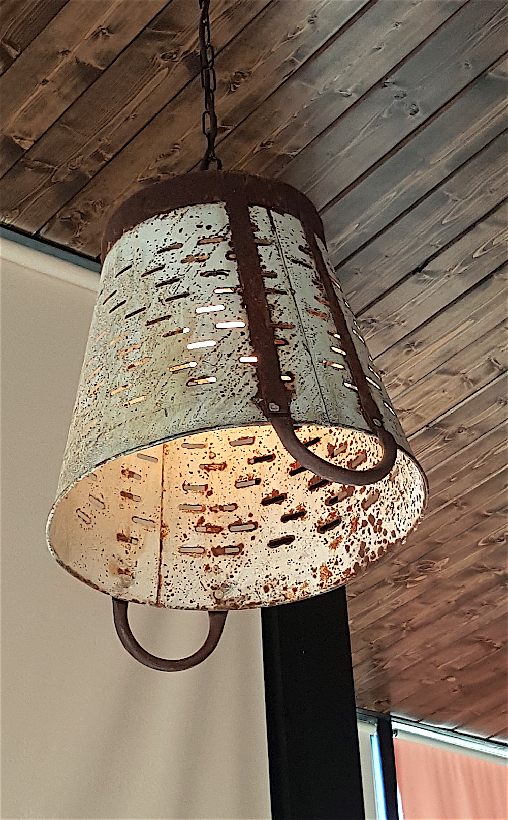 Wow, I love these light fixtures!