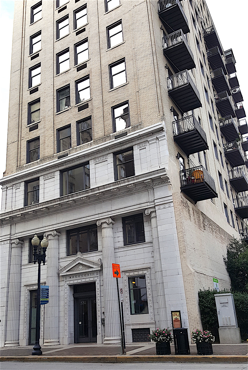 The largest condo on the tour was on the 12th floor of The Holston, a 3,700-square-foot 3-bedroom, 3-1/2-bath unit.