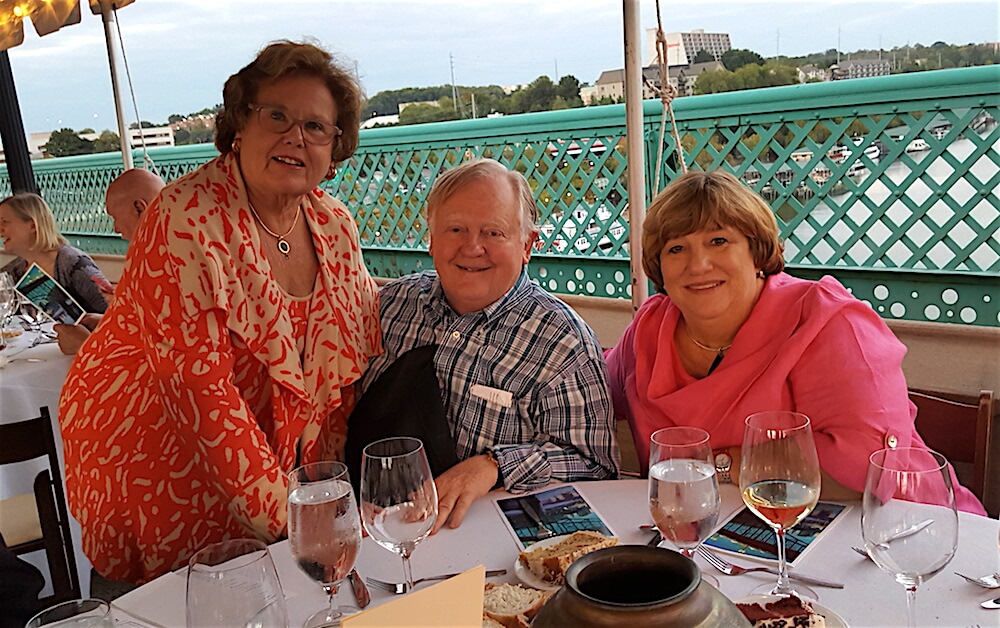 Time for table-hopping. Here's Sherri Lee visiting with Joan and Victor Ashe.