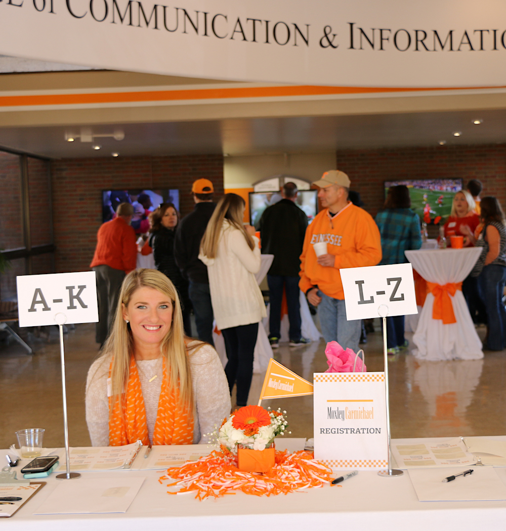 Moxley Carmichael's Savanna Howie taking a turn on the name tag table. (Photo by Pam Rhoades)