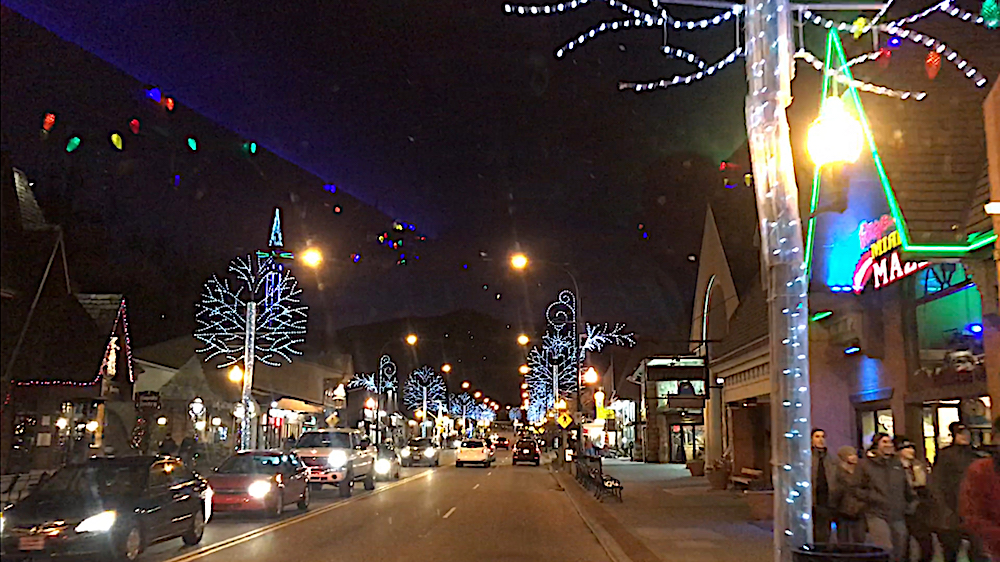 Downtown Gatlinburg at about 6 p.m. Empty sidewalks. (Photo by Pam Rhoades)
