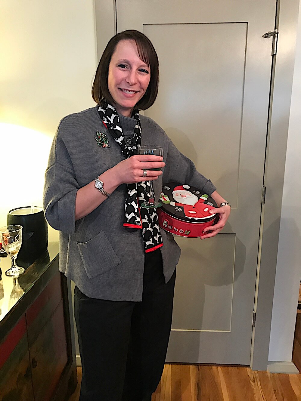 Rachel wasn't putting down the cookie tin -- or the wine glass!