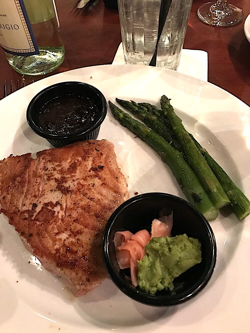 I ordered tuna with asparagus as my entree. It was delicious.
