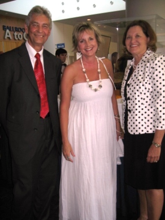 aldridgelee Larry Aldridge, executive editor of the Daily Times, poses with Carolyn Brewer and Tennessee Supreme Court Justice Sharon Lee, both of whom where high school classmates of honoree Gene Patterson.