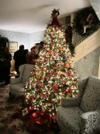 The first tree you see, the one in the living room, is traditionally decorated.