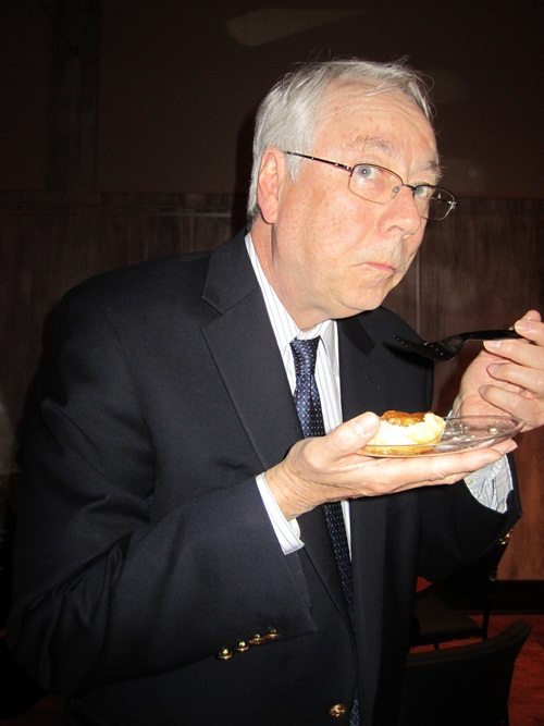 alan-eating-biscuit1 Alan Carmichael jumped right in and sampled a biscuit, among other things!