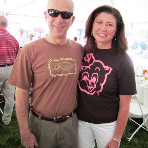 lyons-holder I loved Jennifer Holdern's t-shirt. She said she planned to heat "high on the hog!" She's posing with our tablemate Bill Lyons.