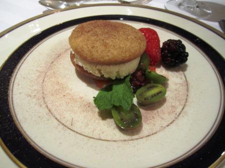 dessert Check out this dessert! Snickerdoodle ice cream cookie sandwich.