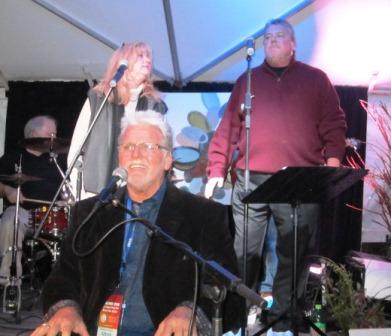 backup-21 Con's sister, Ruthie Akers, and brother, Kenny Hunley, provide smooth harmony on back-up vocals.