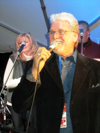 con-singing-3 Con Hunley on Jan. 15, 2012