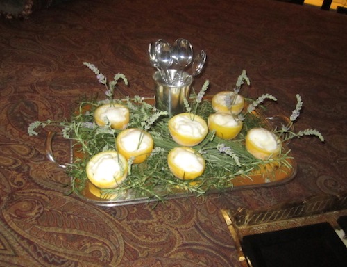 lemon-sorbet-on-the-bed Very creative presentation!