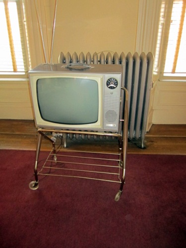 teevee I'm not saying they are old fashioned or anything, but this is the TV in the ladies' lounge. (Someone said we should turn it on and see if The Ed Sullivan Show would be on!)