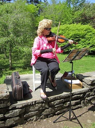mary-ann Mary Ann Fee Fennell of the Knoxville Symphony Orchestra provided sublime music to shop by.