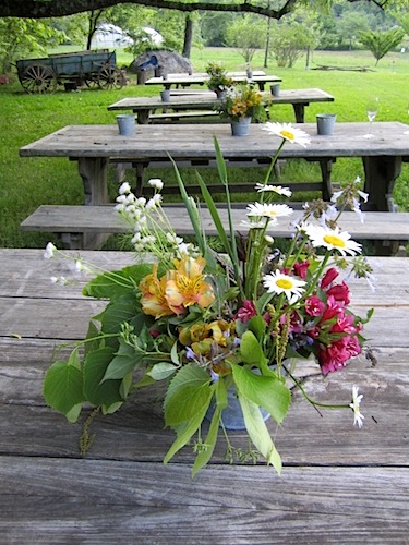 flowers-on-picnic-tables i thought the flowers on the picnic tables were lovely.