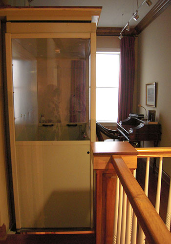 dscn0192 When the elevator is lowered, its top fills in the gap in the floor, maximizing the condo space. Genius!