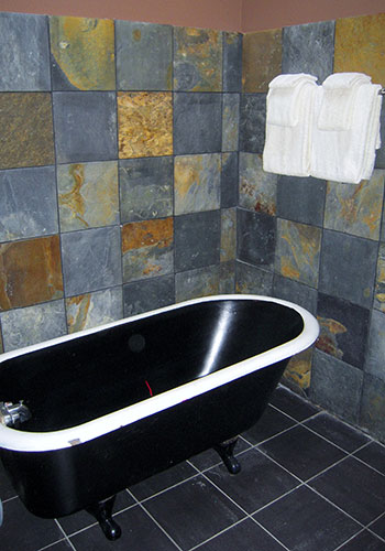 dscn0265 A free-standing tub in the master bathroom