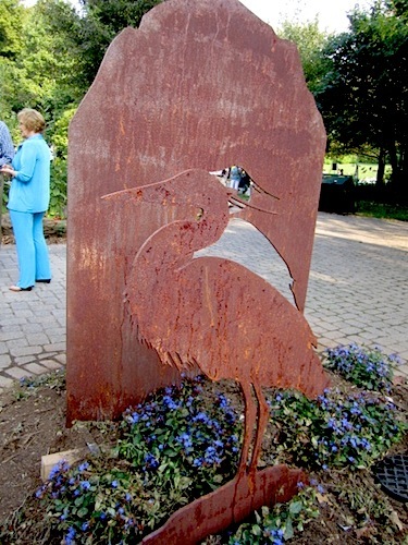 bird-at-entrance This large crane sculpture by Derek White greets visitors to Ijams Nature Center.